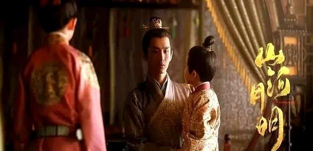 1382年，朱元璋将两块金子塞给小舅子郭德成："这是我赏你的，你不要告诉别人。"