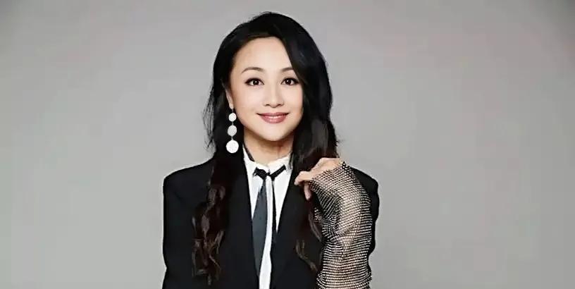 #曹颖患胃癌#】#曹颖做完胃癌手术后8天就直播带货#5月22日，据媒体报道，知