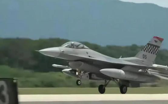24小时内，F-16连摔两架，美国私下道歉，中国空军含金量还在上升 2月