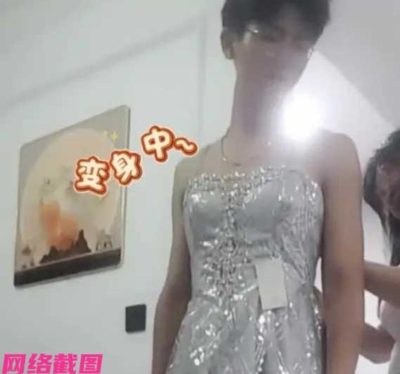 山东威海有女子准备结婚试婚纱时，请了自己的弟弟帮忙试穿一下，由于姐弟的身材相差不