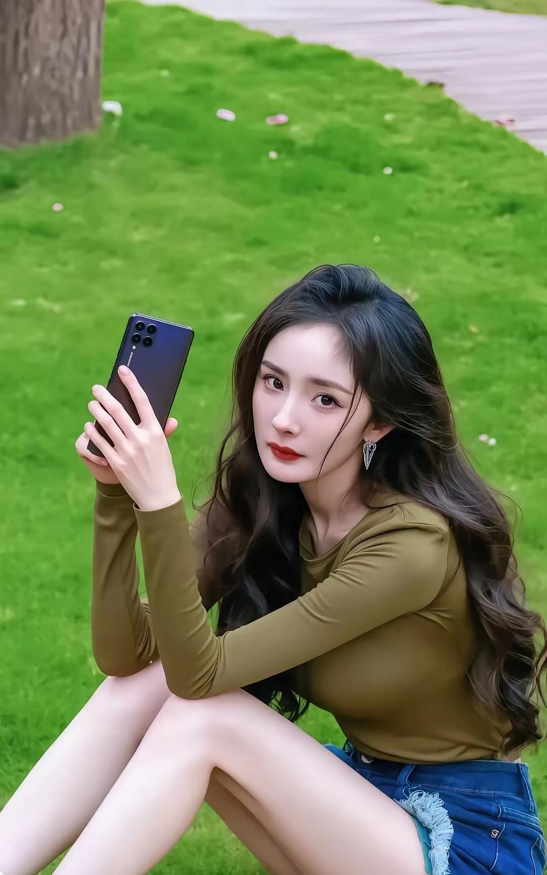 杨幂，167cm，身材和颜值并存，就连手都那么好看，看着好干净，你们看看是不是呢