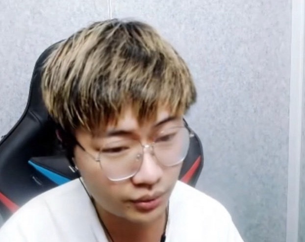 枫哥：这次团播正赛右手没了，就是因为有节奏，但是我觉得这对右手来说不一定是坏事好