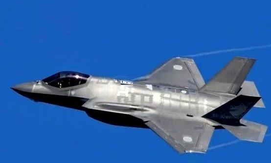 美军那边一直想不通一件事。他们那架号称“空中幽灵”的F-35，刚从日本基地爬起来