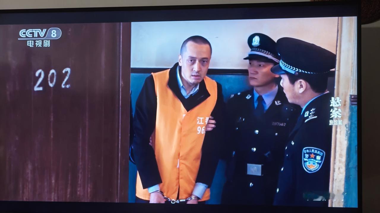 《悬案》卞记旅馆发生的案件22年了，那个旅馆22年都没有处理，一直空置，感觉有点