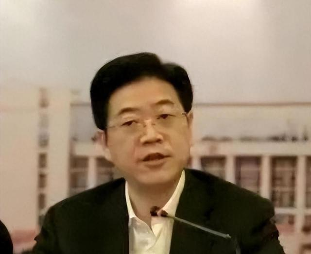 “荒淫书记”<em>李亿龙</em>:提拔情人当县长,连自家保姆都入他虎口