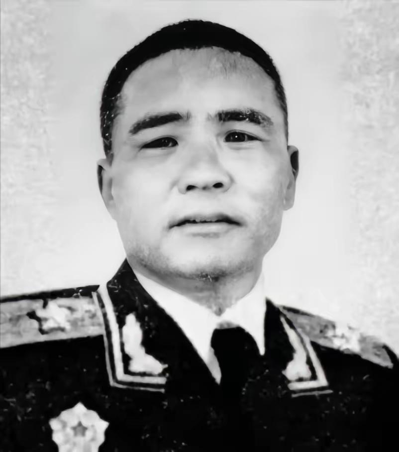 1950年，恩施军分区司令员王定烈乘车去剿匪，途中得知参谋在出发前打了电话，感觉