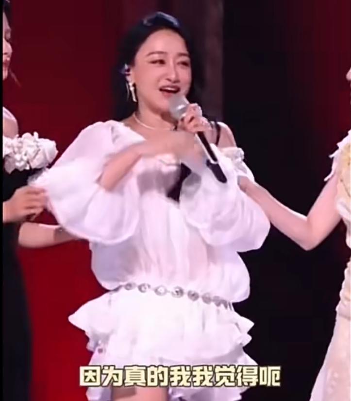 浪姐连着两天淘汰两个央视前主持人。今年的浪姐开播以来话题满天飞。因为是直播状