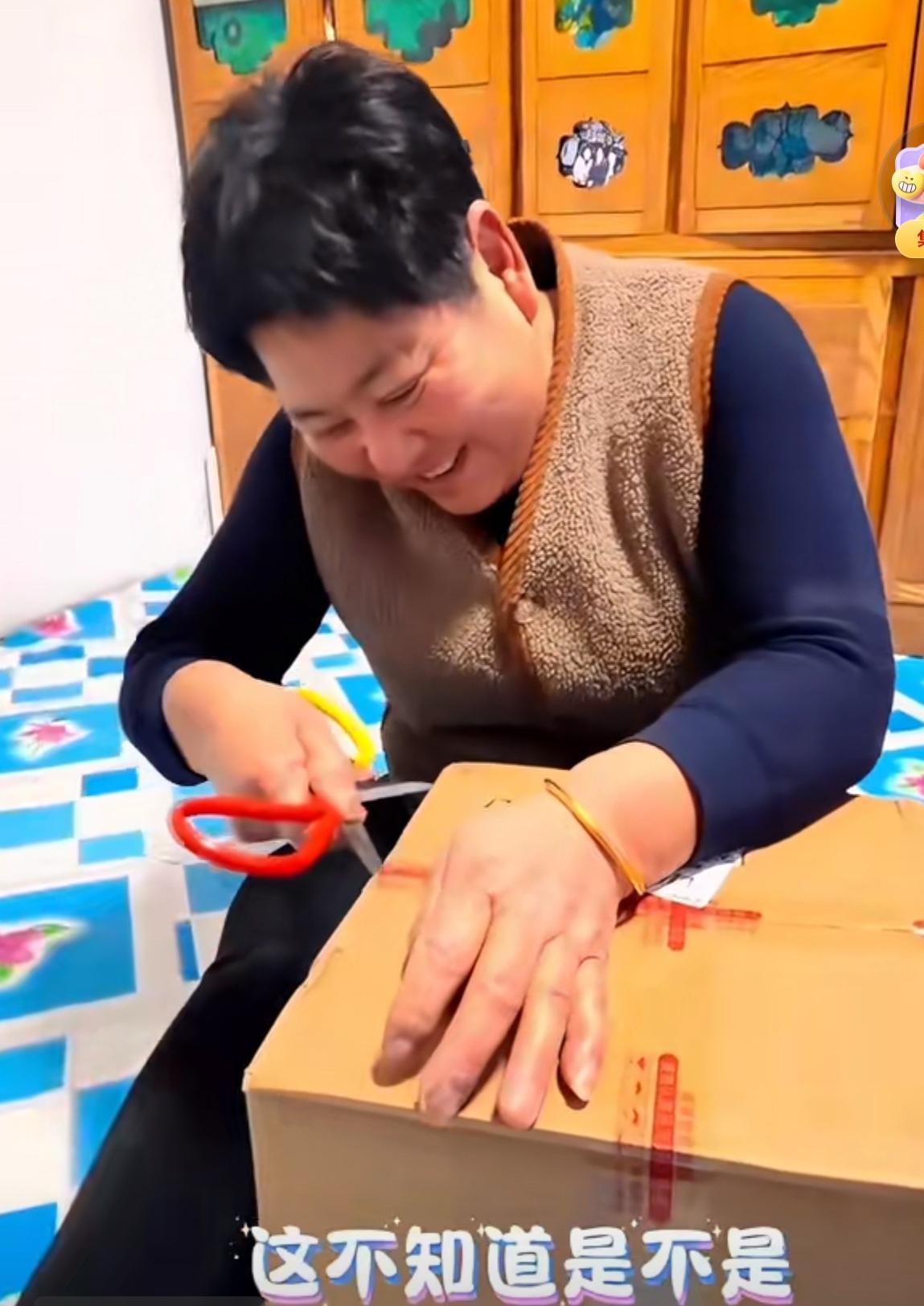 东北王姐收到了陈楚生新年大礼包🎁。收到礼物本就是开心的事，更别说是心里惦念你