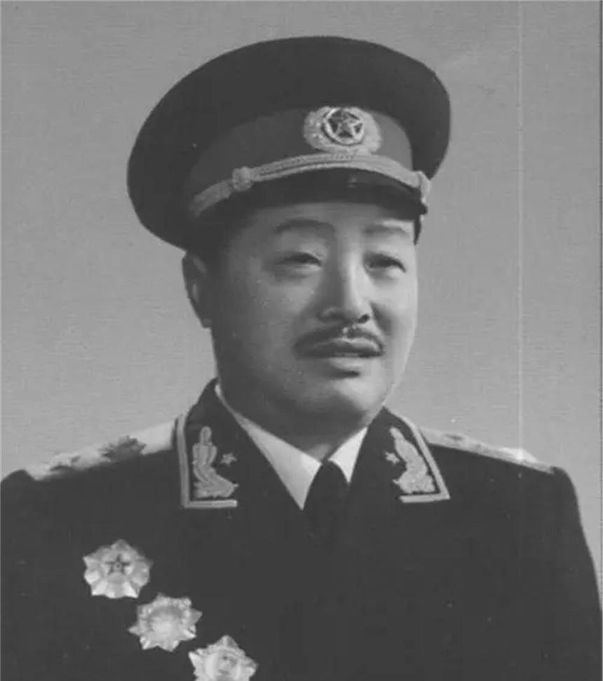 贺龙向周总理提出多吃点“人间烟火”，陈毅猛然顿悟：记得叫上我1950年初冬的傍