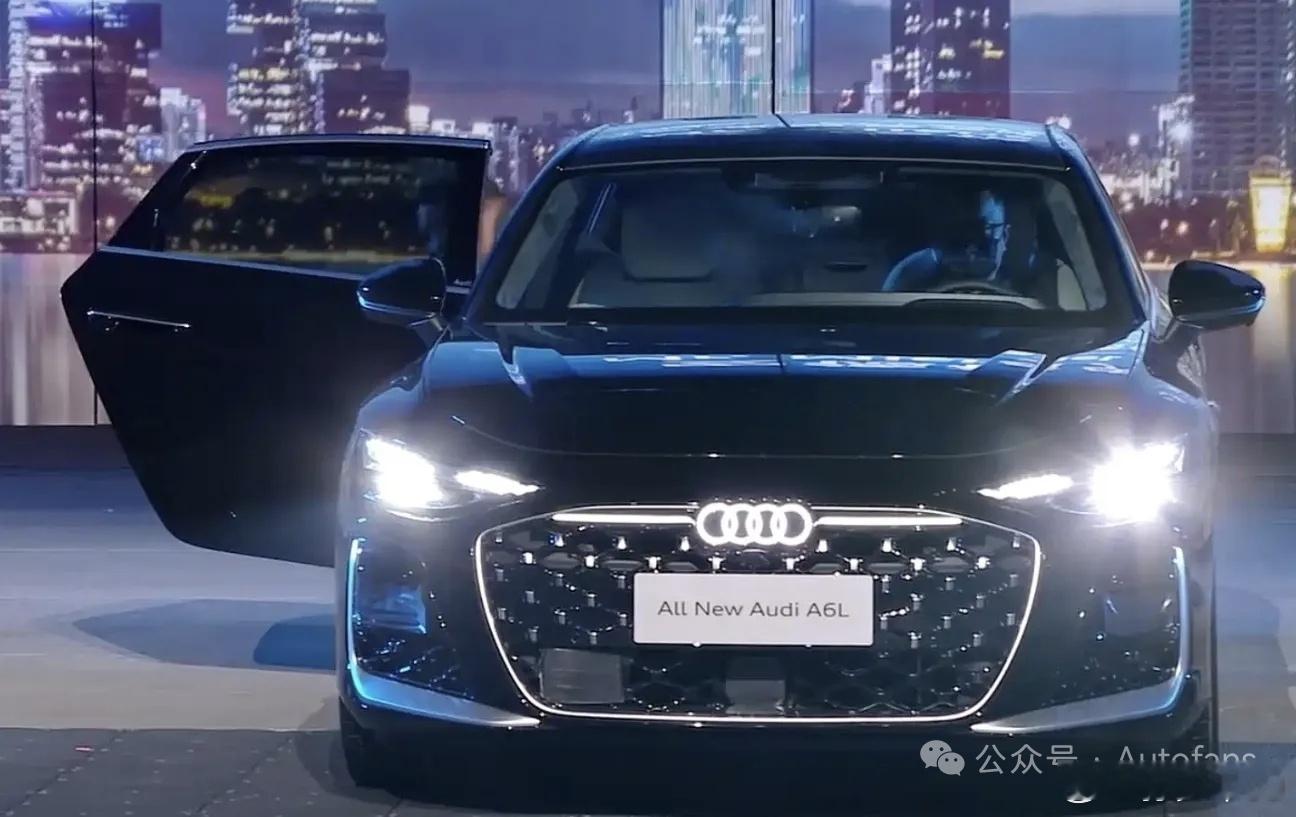全新奥迪A6L，实车黑色感觉反而没公示图那么运动了