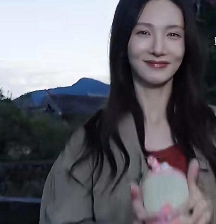 前段时间还看到金晨说没有被邀请参加春晚，今天她就冲上热搜被曝肇事逃逸，肇事逃逸可