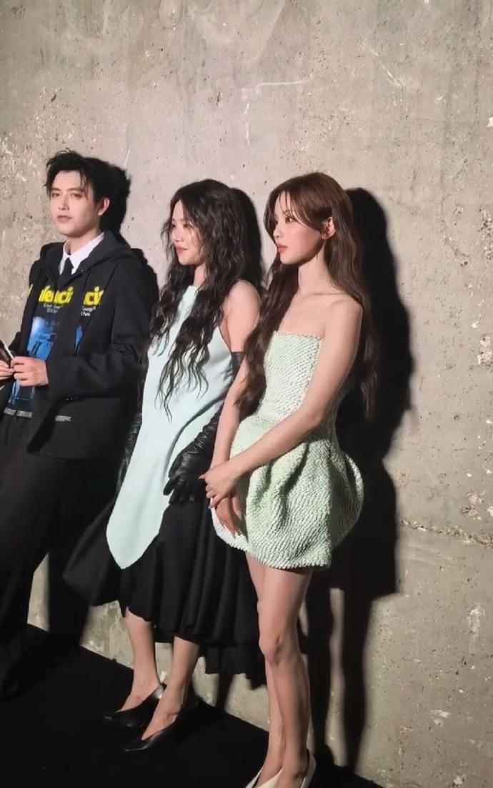 最近马思纯和杨超越还有陈飞宇一起亮相时装周，几位搭配的都很有潮流时尚感。马思