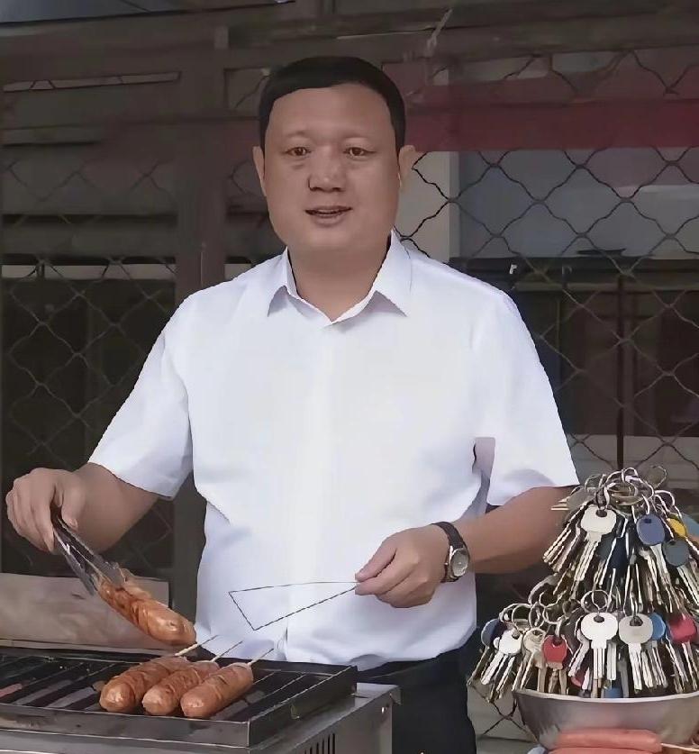 大同四中郭校长，学生停电动车堵住学校门了，不让学生赶紧骑走电动车，反而把钥匙拔了