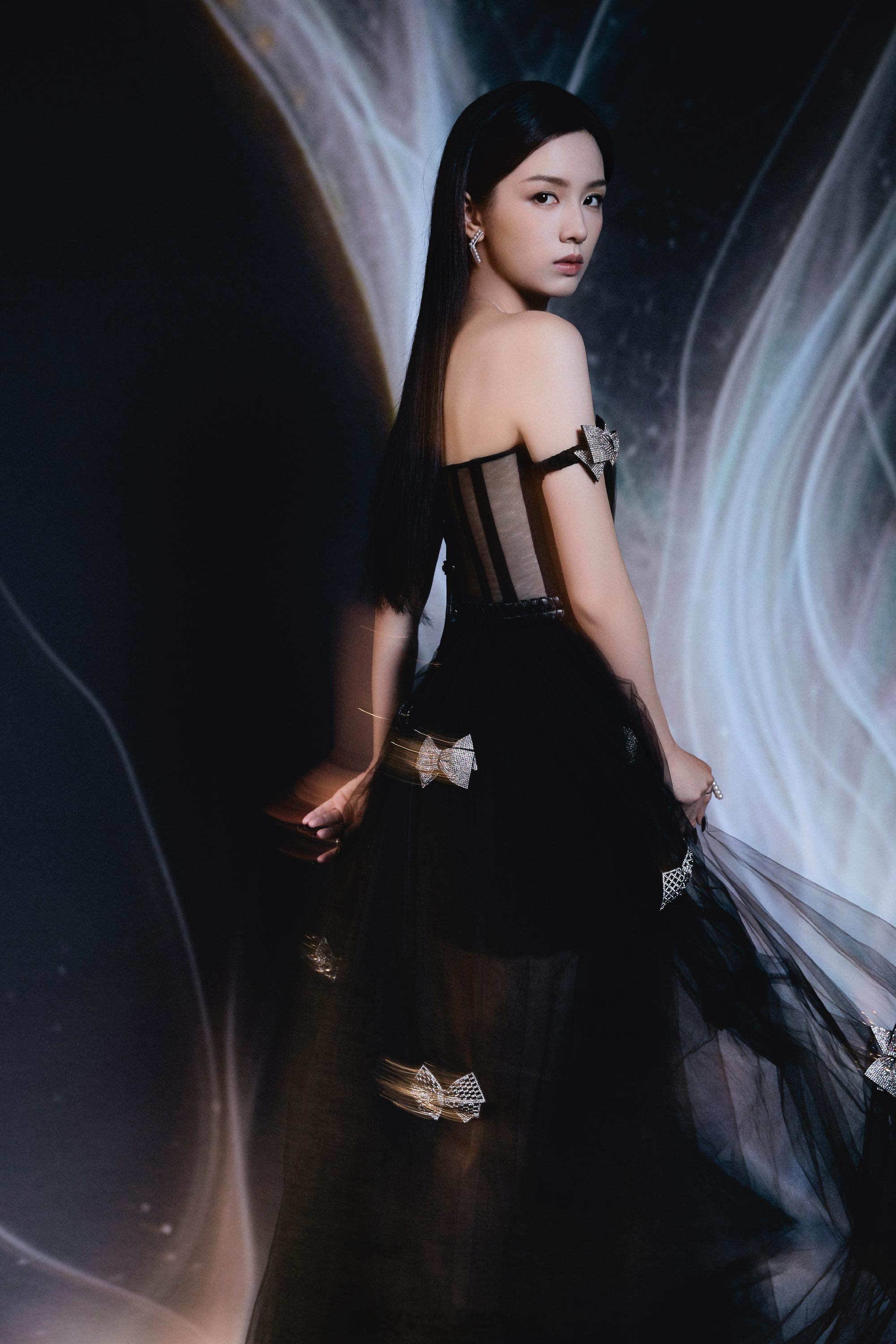 周也黑色穿搭摩登格调​​​