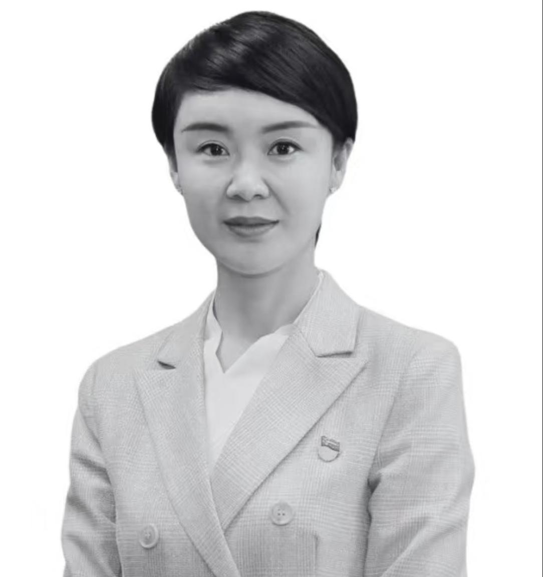 终于明白贺娇龙为什么工作这么拼命，查了一下她的背景。首先发现了一个重大细节，她