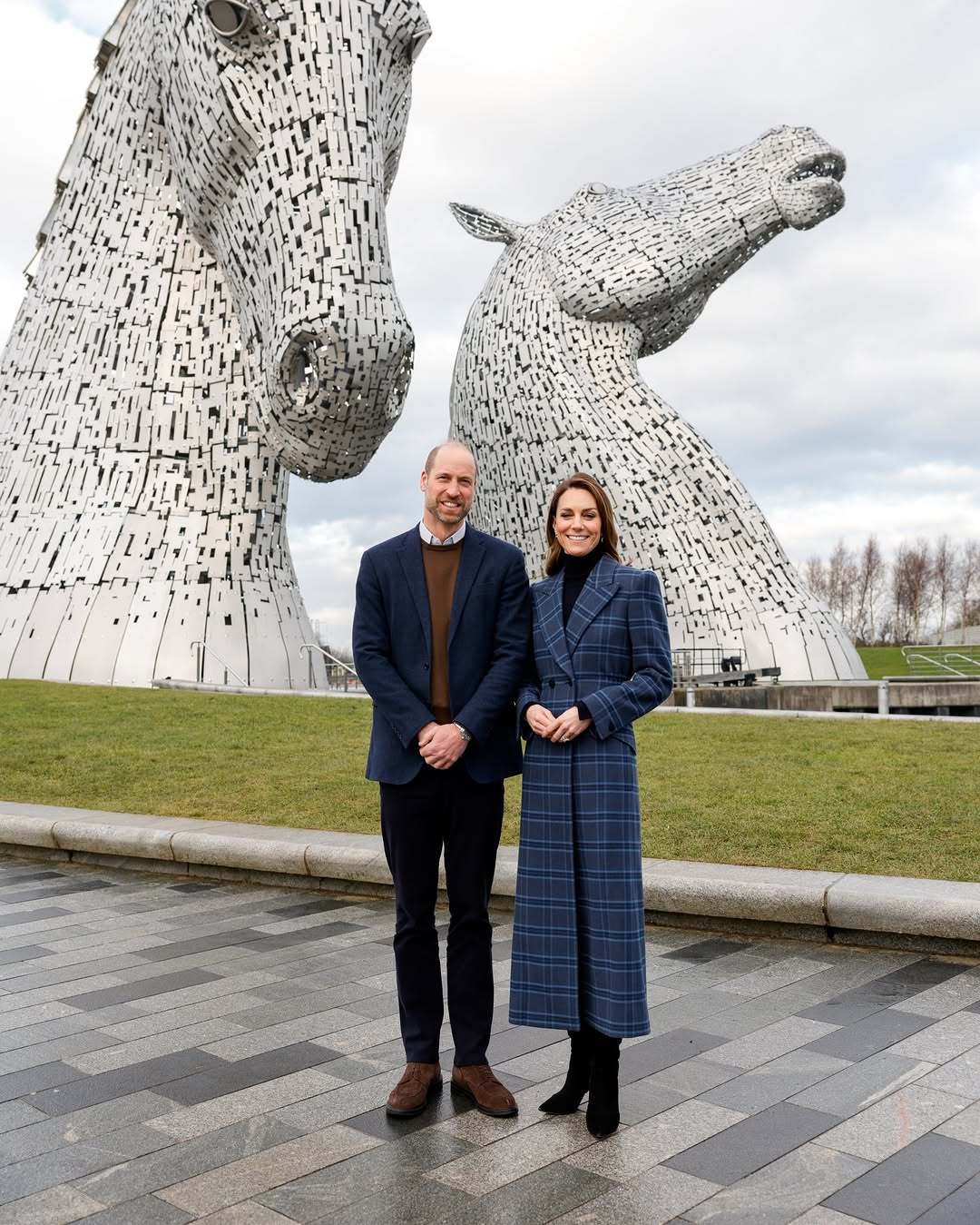 今日出图超速度的肯辛顿宫~去苏格兰出公务的途中，威廉&凯特打卡福尔柯克的标志性公