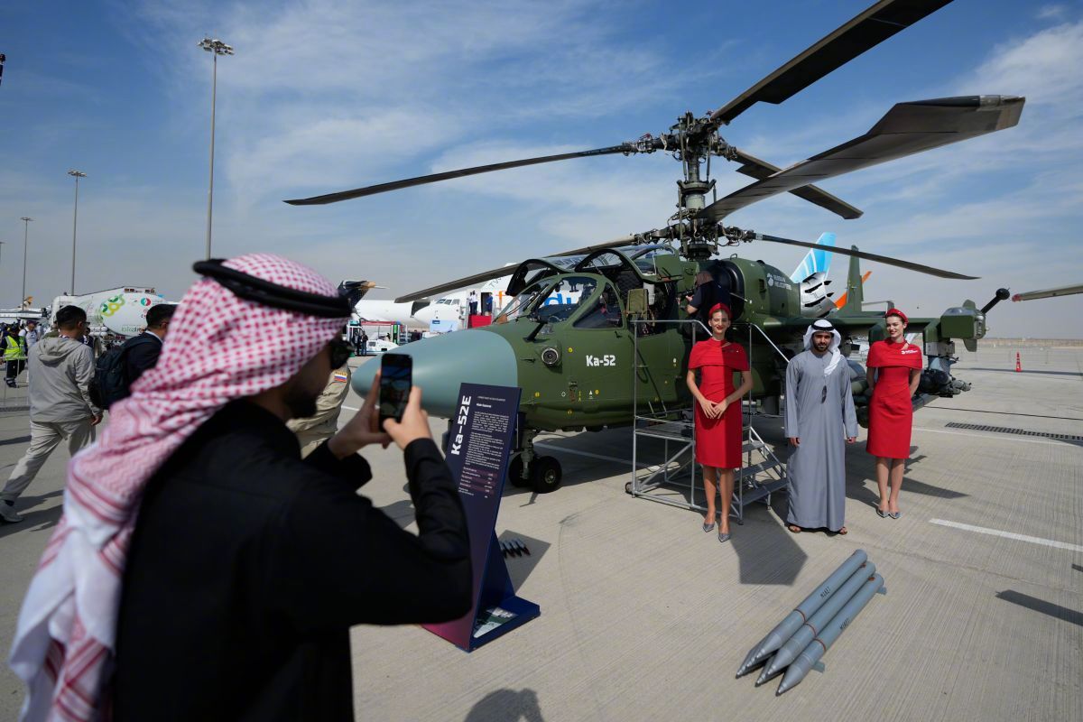 【2025迪拜航展：】据彭博社11月17日报道，洛克希德-马丁公司的F-35战斗