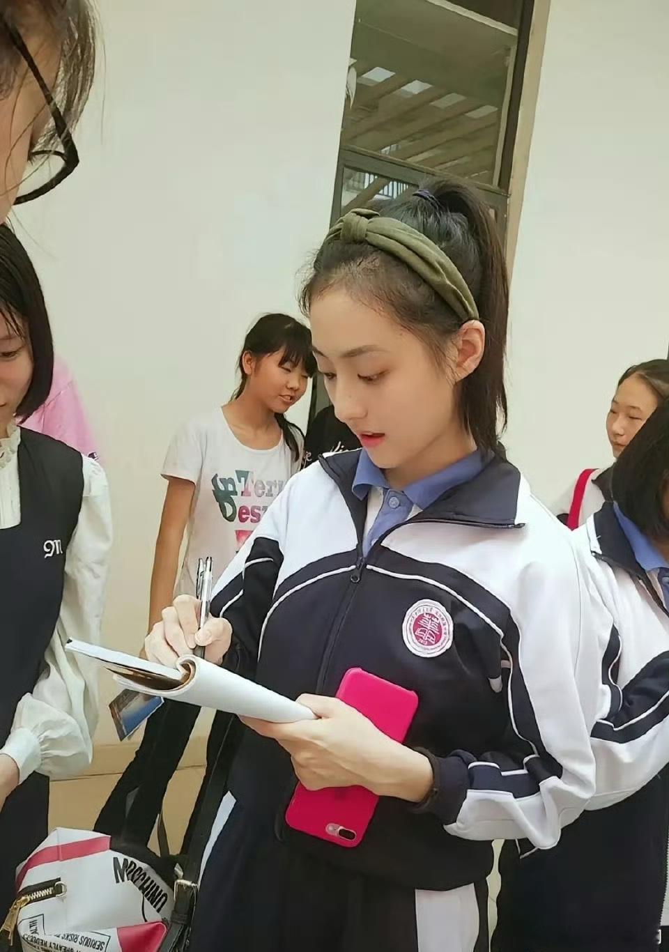 高中时期的胡连馨，真是从小美到大🤩​​​