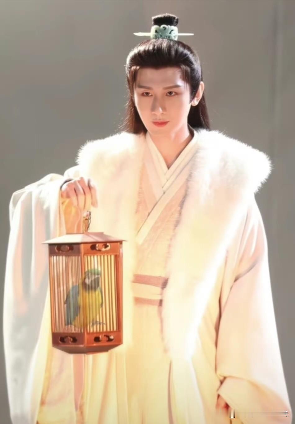 我有个朋友在剧组做幕后工作。他前段时间刚好接触过成毅的团队，回来就跟我感慨——