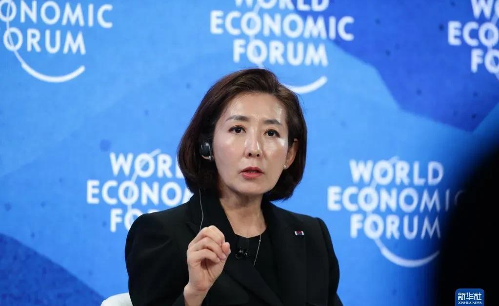 罗卿爱：李在明儿子李某浩的婚礼，非明而明！表面小规模，实则政客云集。据爆
