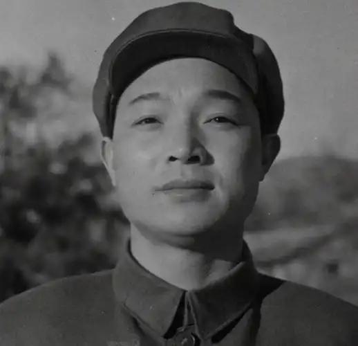 1976年10月6日，北京市委书记丁国钰一整天没有离开电话机半步。他在等一个电话