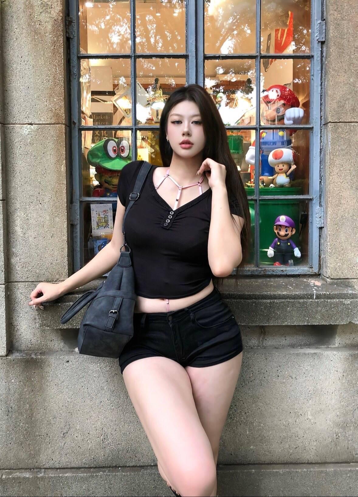 黑色服饰怎么穿才高级?黑色短裙黑色搭配穿搭黑色系衣服穿搭高级感黑色穿搭