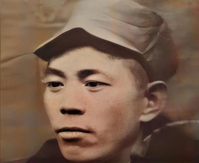 一天夜晚，八路军某团长身上奇痒难忍，他脱下了衣服，让警卫员用火好好烤一下，自己去