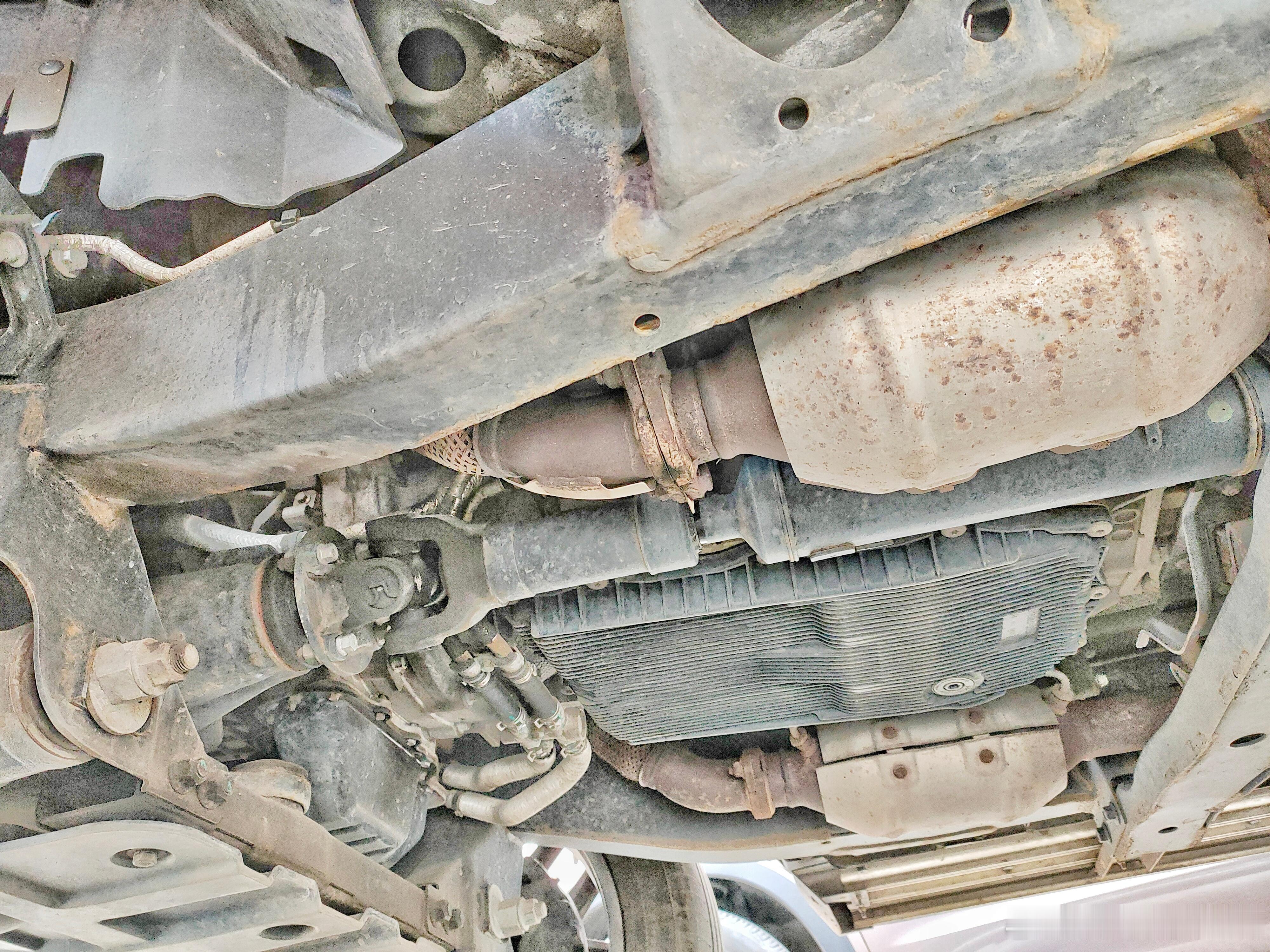 两侧都有排气的bj80.。。应该是真V6了吧。。。