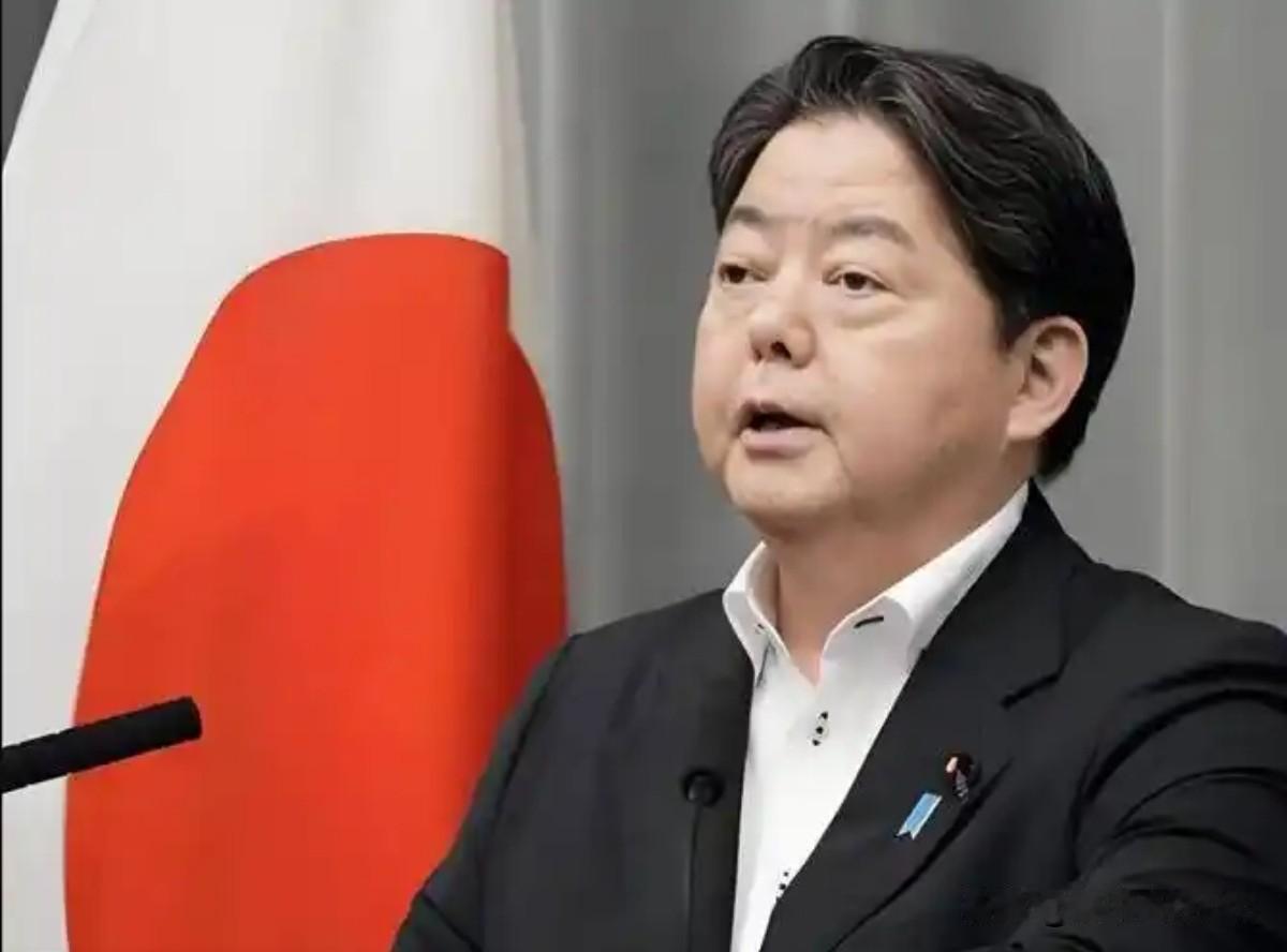 要坚持不懈地推进中日对话，离开高市早苗政府之后，林芳正出来喊话了！10月16日，