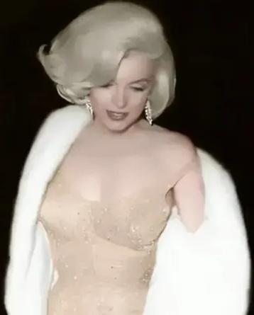 36岁梦露的生日献唱，成了用生命演绎的绝响！那件镶2500颗水钻的肉色礼服惊艳全