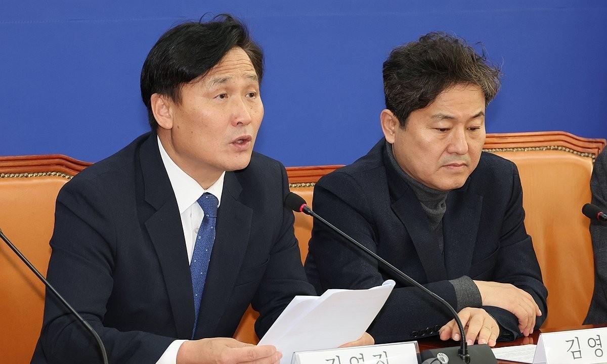 8·15光复节临近之际，韩国执政党内要求赦免并恢复祖国革新党前代表曹国权利的呼声