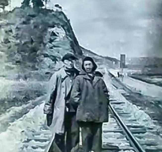 1952年，志愿军铁道兵三师师长黄振荣回国治病，给他看病的女军医周兰说，她和恋人