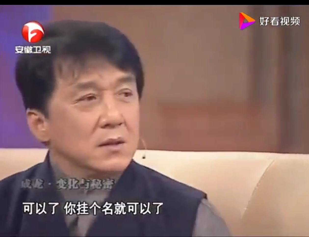 为什么成龙的人缘那么好?成龙自己回忆里说，之前上过一个酒店前台，后来她出了事