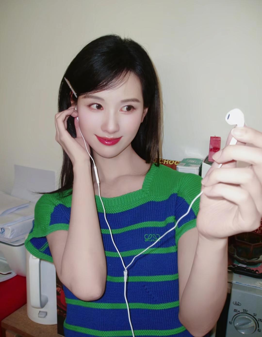 陈都灵说，她到现在，都不会说闽南话。虽然从小在厦门长大，但就是不会说闽