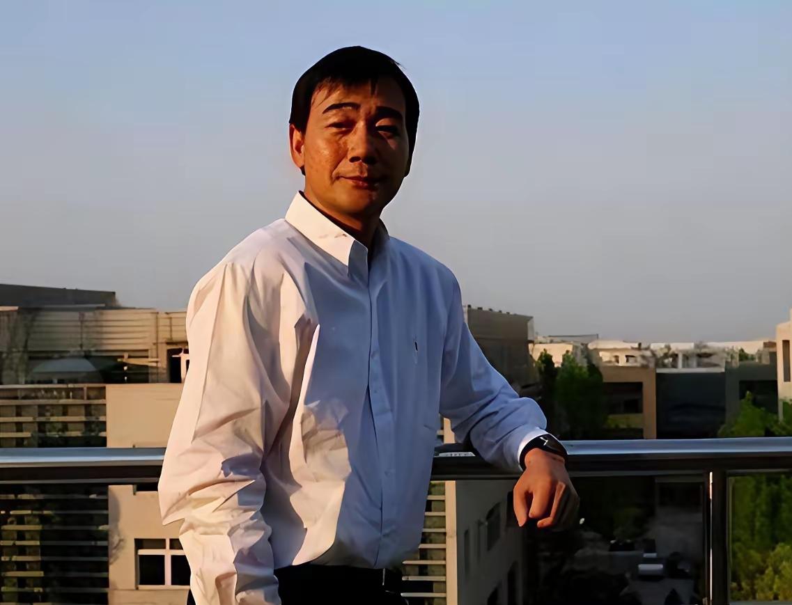 身价数十亿的陈义红，曾任李宁总经理。迎娶小19岁演员苗圃，低调在美国诞下龙凤胎