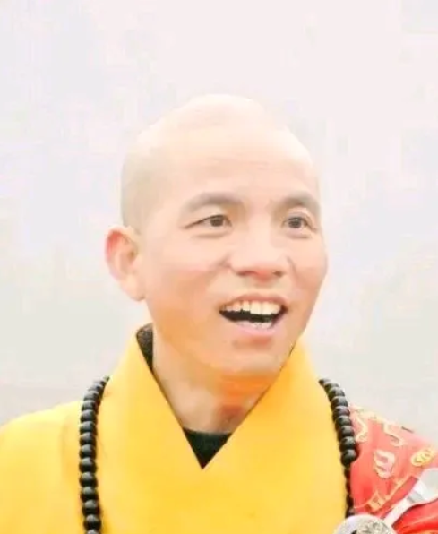 万万没想到白马寺方丈印乐大师空降少林寺。这个印乐大师可不简单，今年59岁，是中