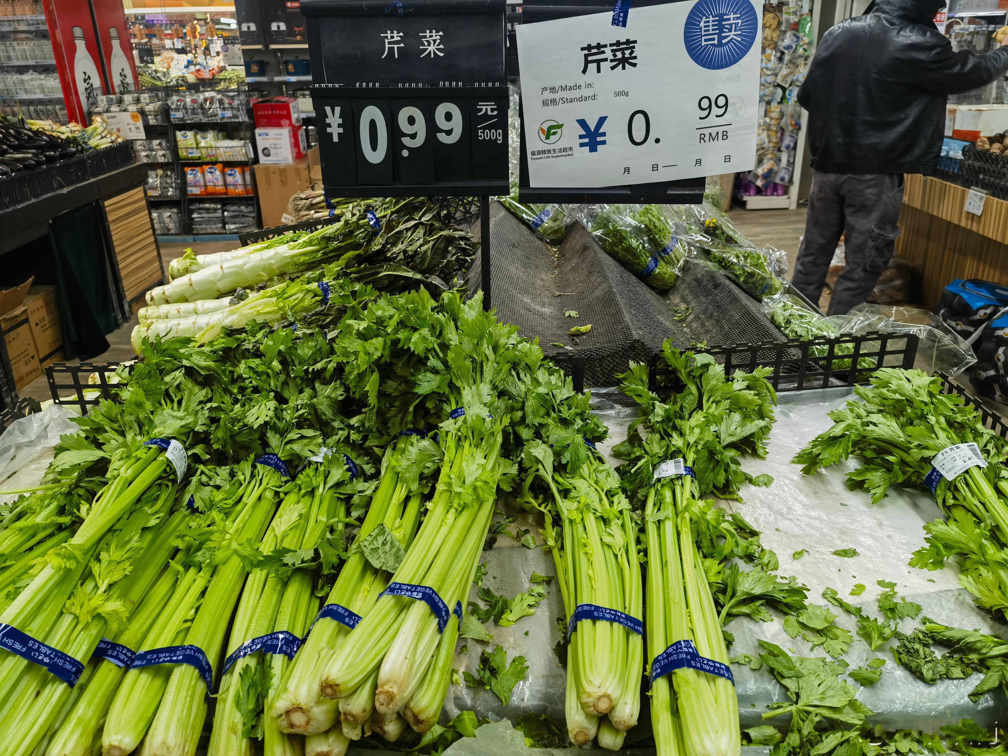 在家做饭的成本还是蛮低的。追求品质的除外，例如有的人肯定不会吃这么便宜的肉。