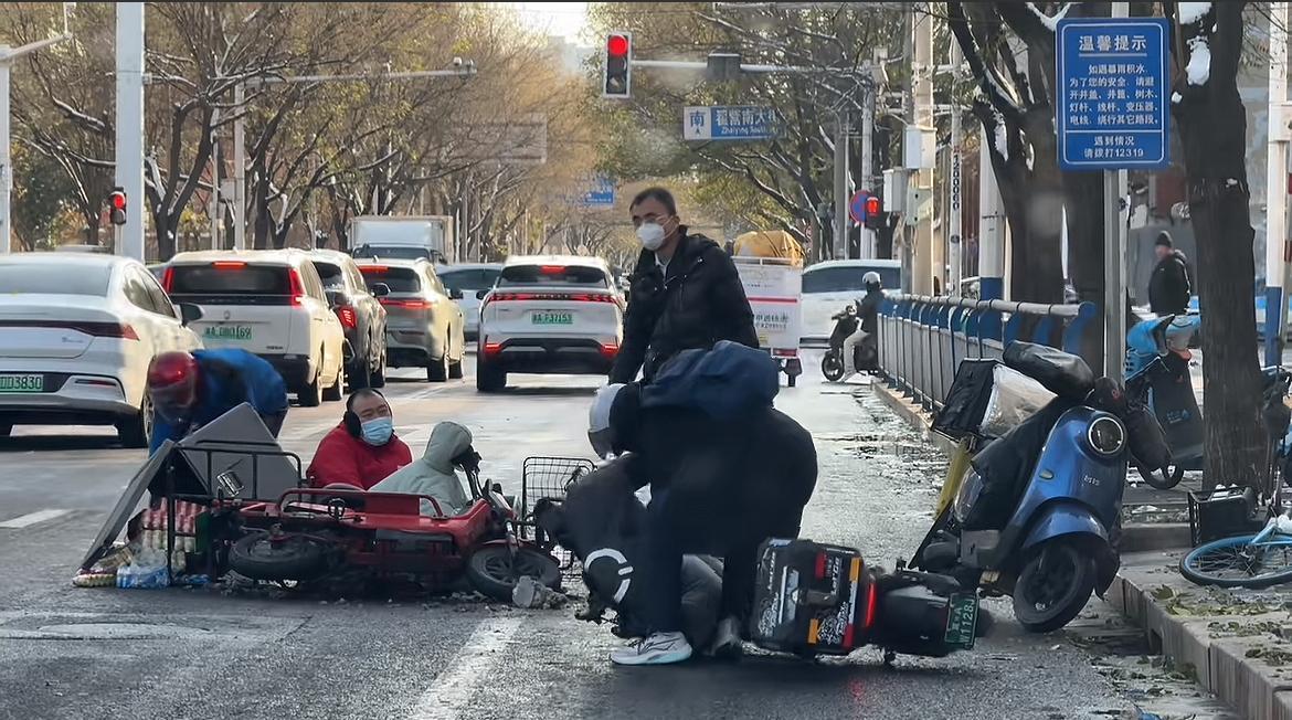 雪后的石家庄，天冷路滑，事故不断，大家小心不知道大家有没有发现一个现象，就是