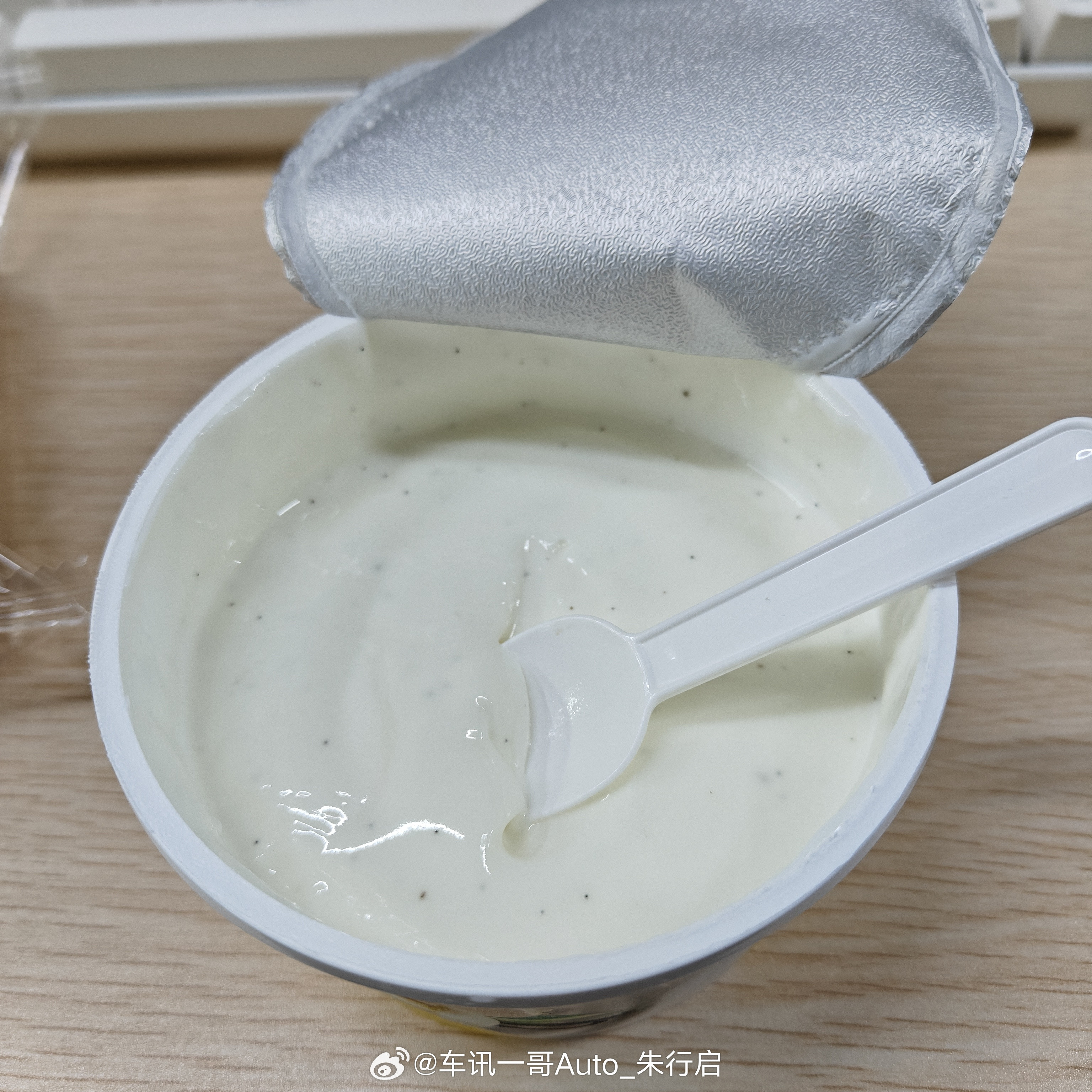有段时间没吃下午茶了今天难得嘴馋了整点山姆这个瑞士卷外皮还不错吃着有一种巧乐兹外