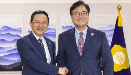 确认！韩国来华阅兵根据韩国方面透露，韩国国会议长禹元植在8月20日接见了中国驻