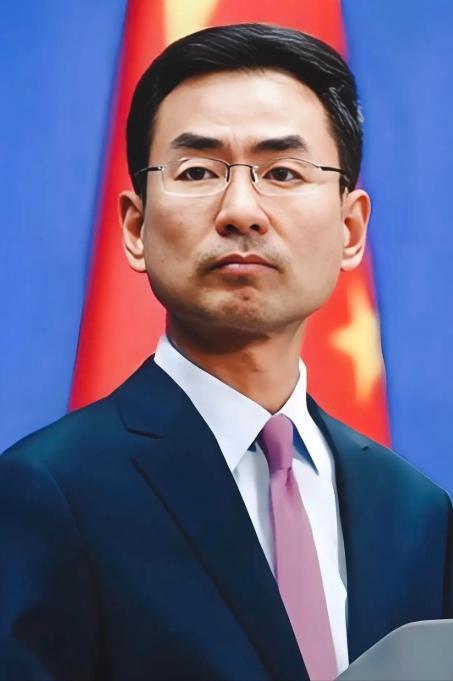 三十一个国家的军舰凑在太平洋上，两万五千名军人拉网演习，四十多艘战舰、五艘潜艇、