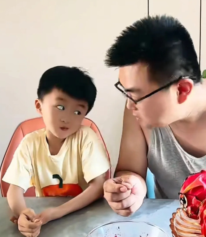 姚家男儿今天卖火龙果，田静今天拍视频，也在推荐火龙果！今天的主角就是郭威父子俩