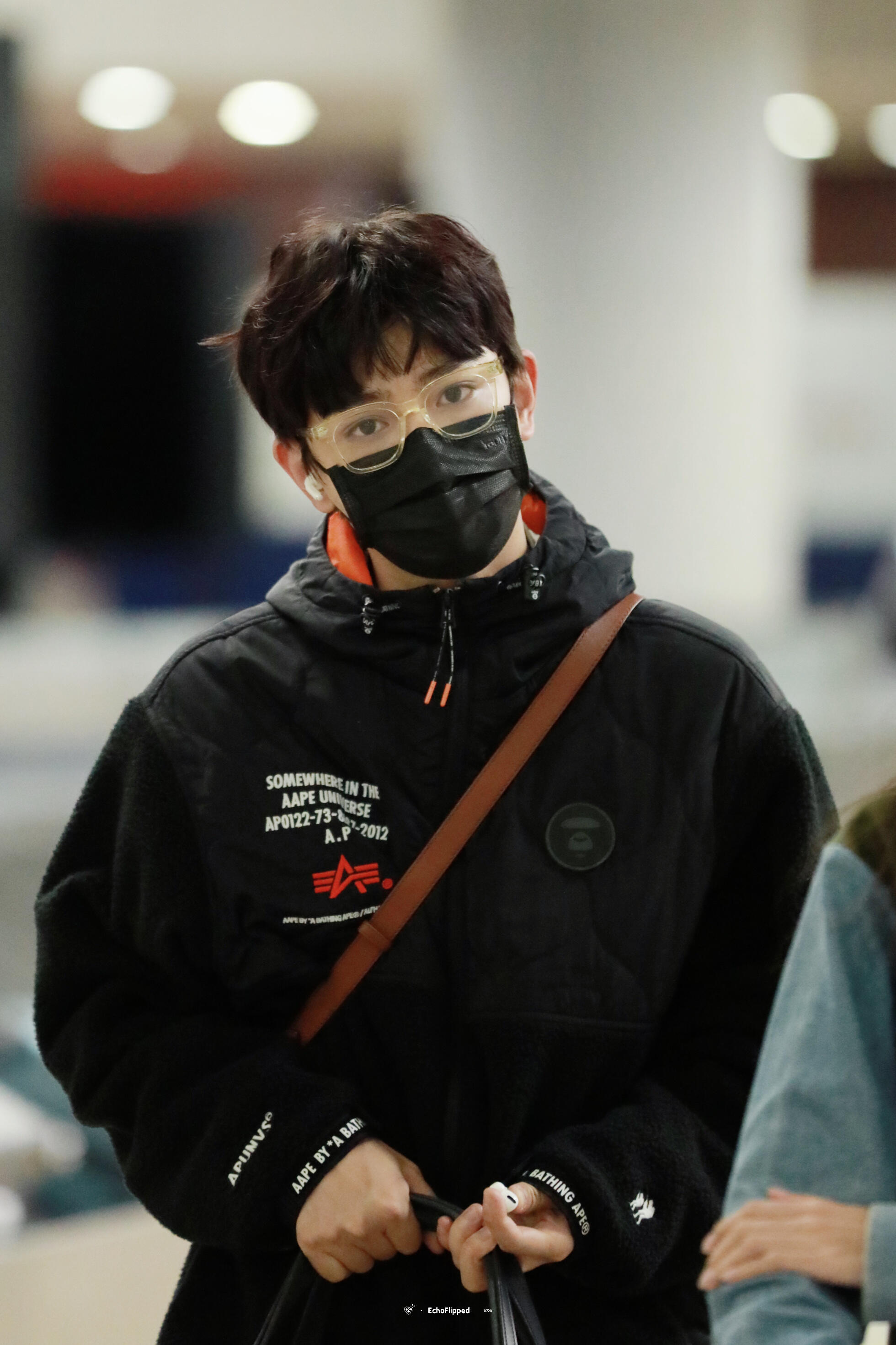 丁禹兮🍃卷毛男大图一则，睫毛长度如此权威✨“哎？你在拍我吗”