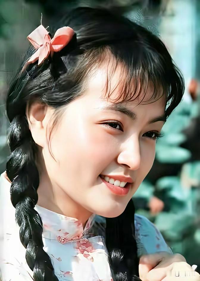 这么美的刘晓庆真的第一次见阳光，灿烂，肤若凝脂年轻时候她确实称得上美人