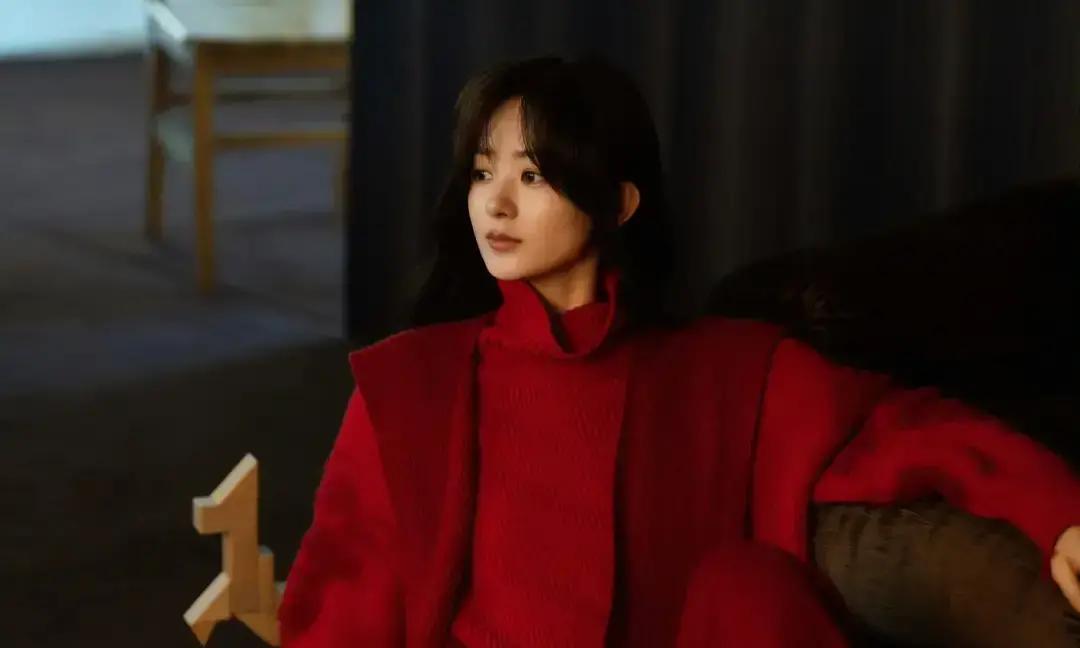 8900元的羊绒套装，上线1小时卖空1000件？赵丽颖这次又把鄂尔多斯1980“