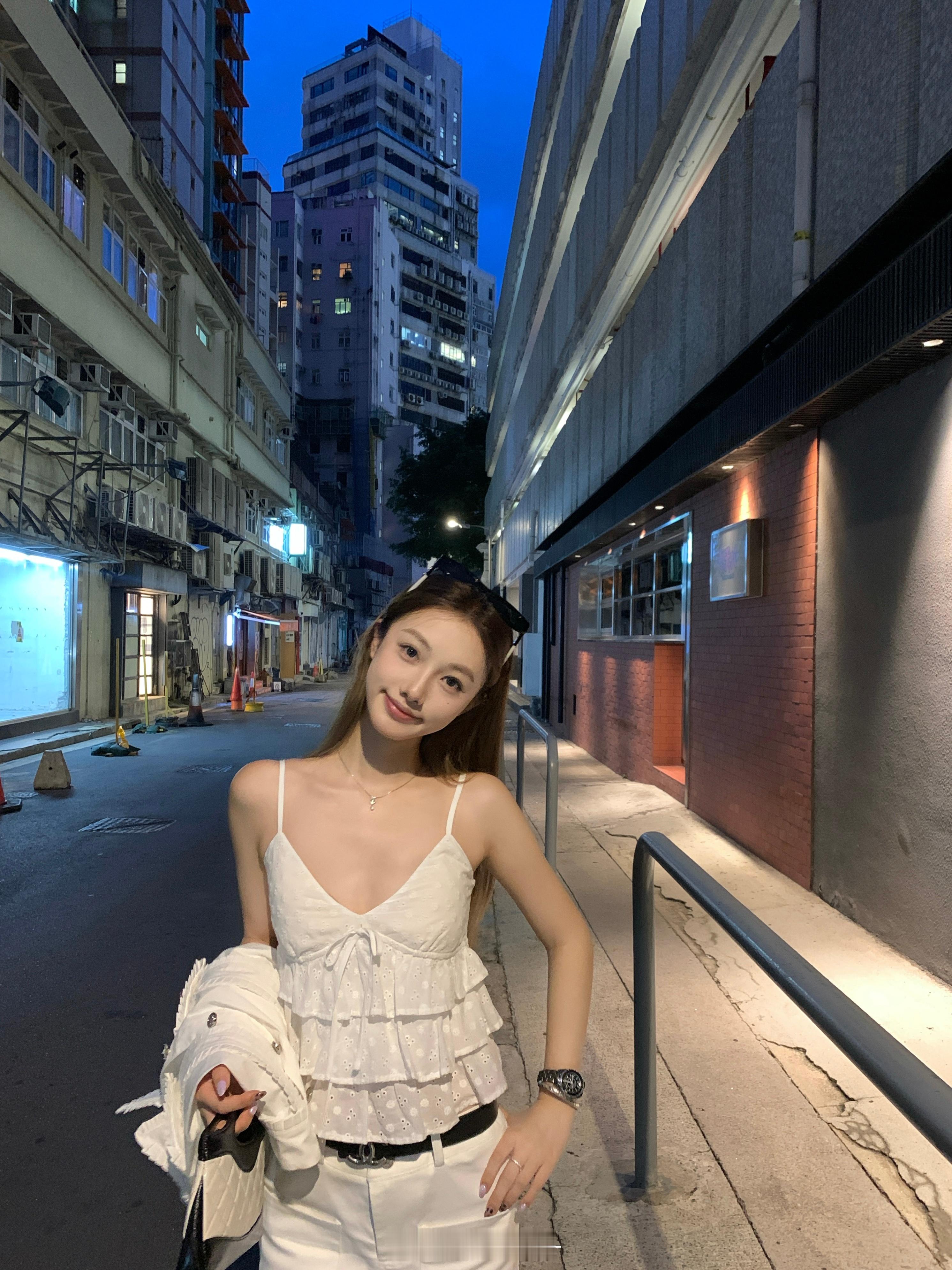 🕊️📖这款！真的会惊艳到我上身真的很好看！短款很有少女感俏皮可爱～🥰V