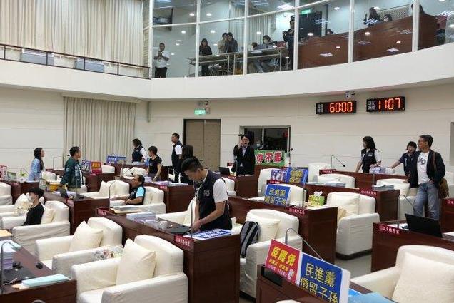 台湾三大政党激战新竹市，罢免胜负难定　　绿营民团发起大罢免，新竹市成为全台唯一