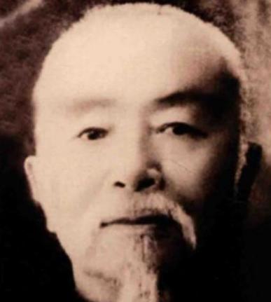 轰动一时的抗日县长——张问德，其子女从缅甸回国祭拜父母。 张问德是云南腾冲人