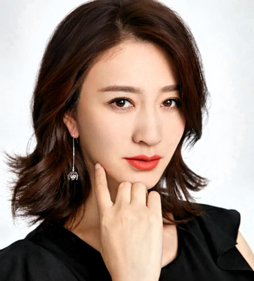 李小冉当众训斥王濛：大人说话别插嘴！全场尴尬到凝固，就等你以为要开撕，结果反转了