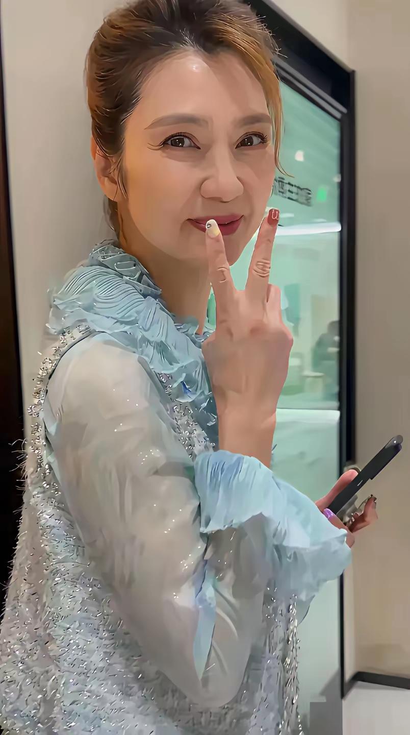 哎哟我去！当年横扫男生宿舍海报界的女神，现在一看，都老了，真是岁月不饶人啊。